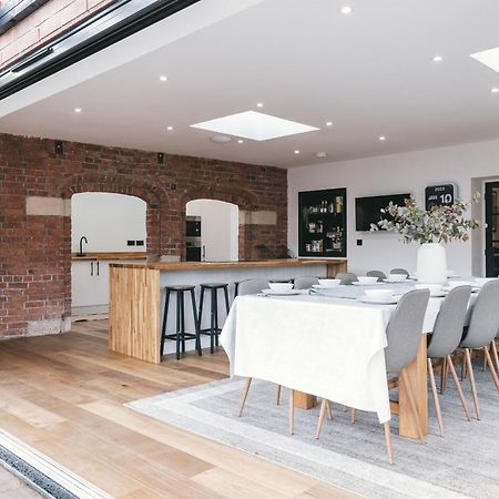 House With A Cinema And Games Room, Sleeps 17 Shrewsbury Exterior photo