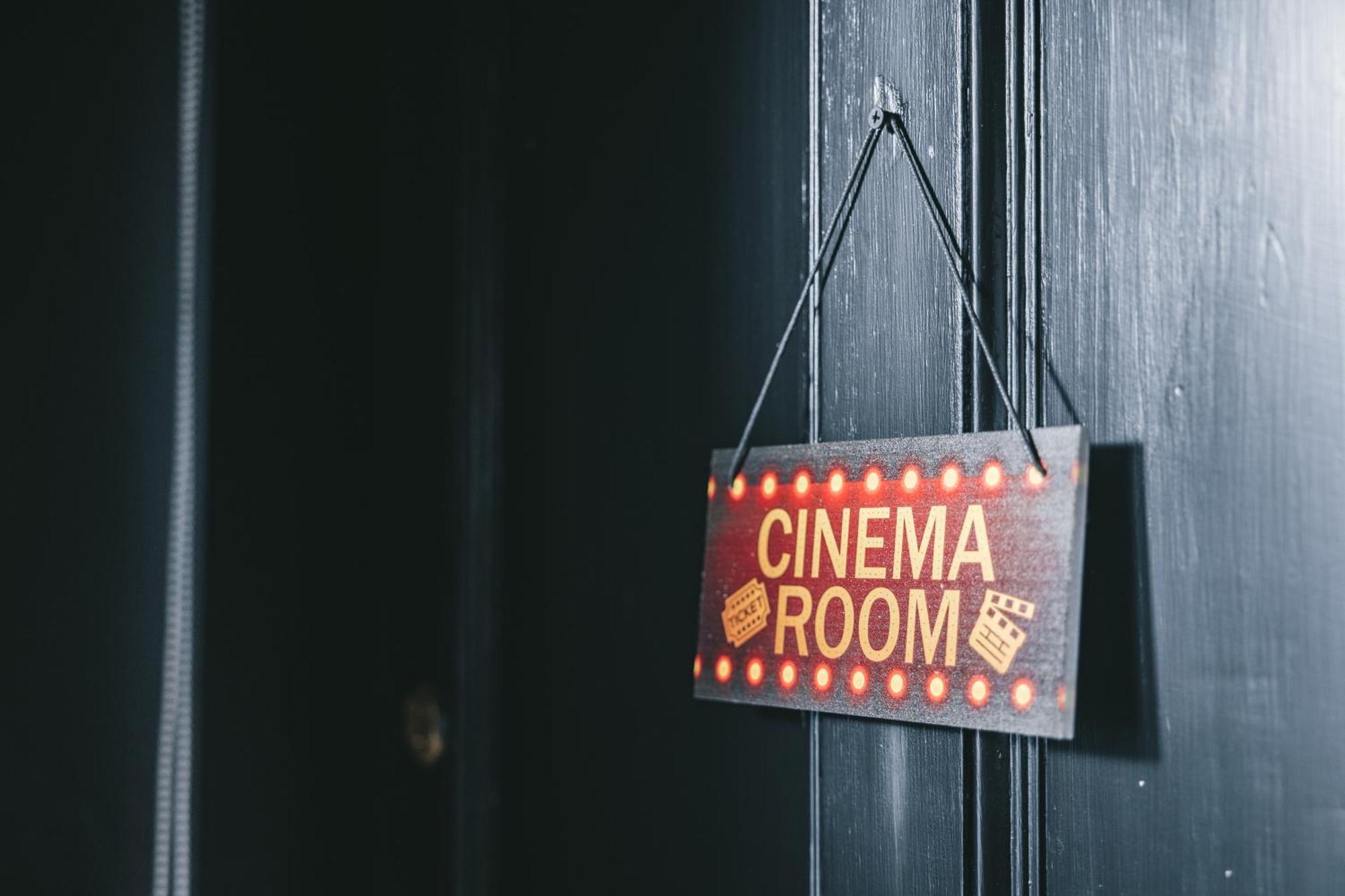 House With A Cinema And Games Room, Sleeps 17 Shrewsbury Exterior photo