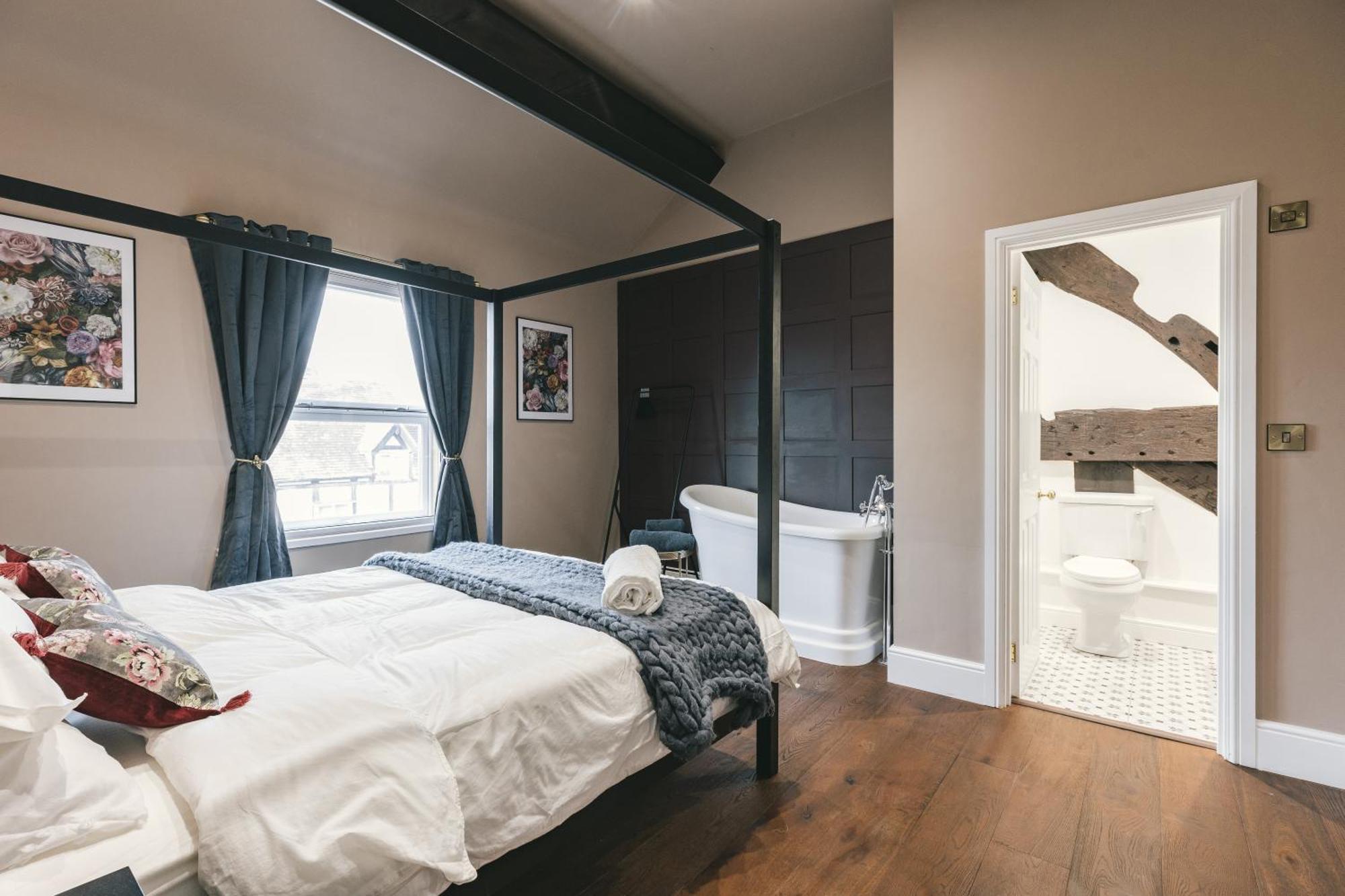House With A Cinema And Games Room, Sleeps 17 Shrewsbury Exterior photo