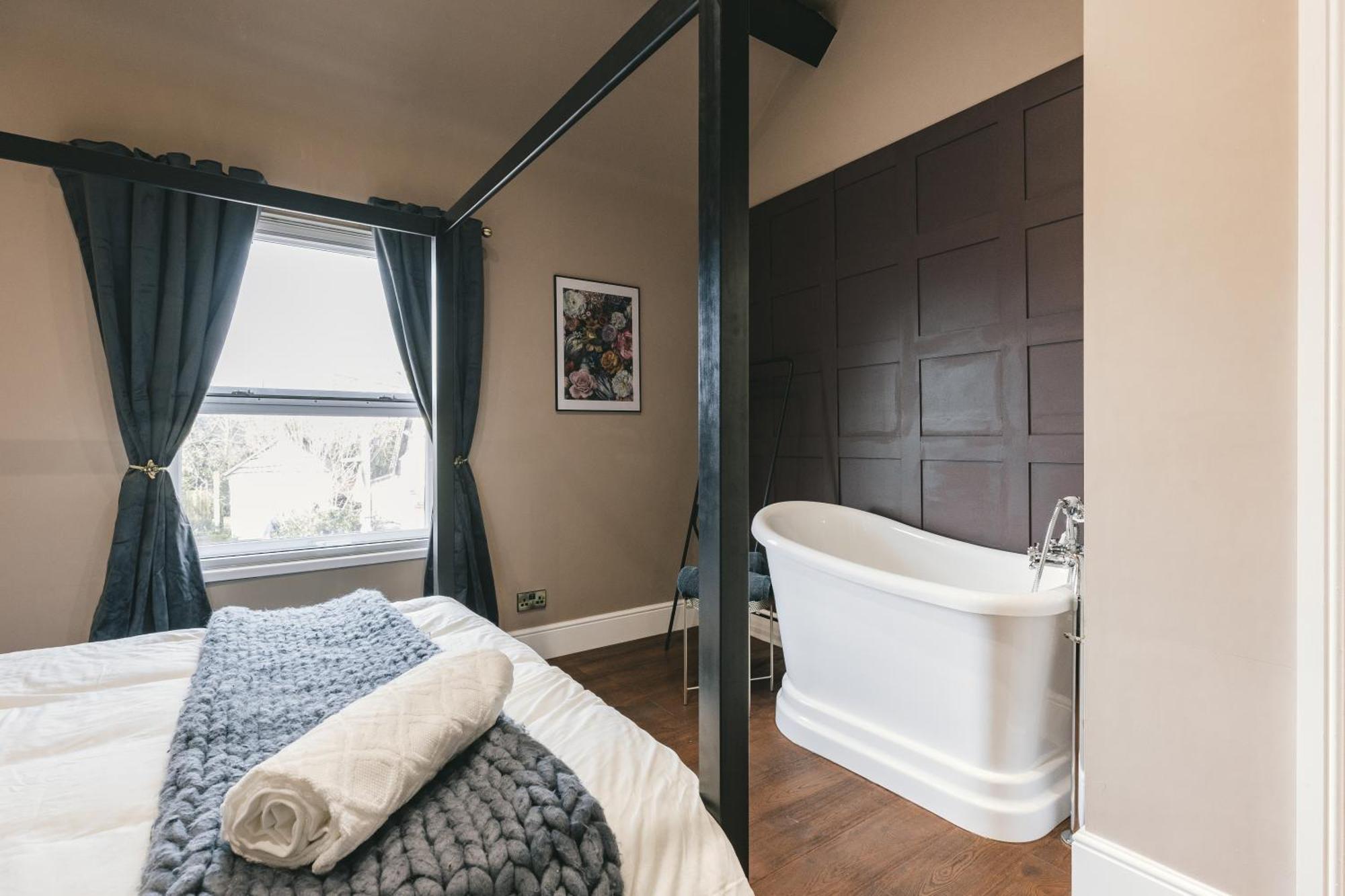 House With A Cinema And Games Room, Sleeps 17 Shrewsbury Exterior photo