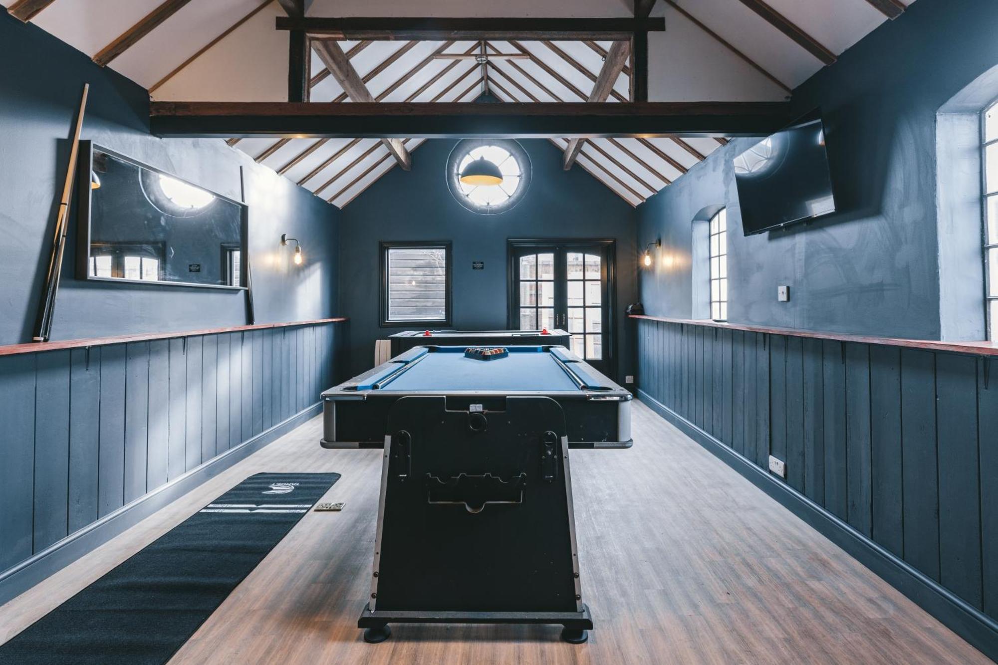House With A Cinema And Games Room, Sleeps 17 Shrewsbury Exterior photo